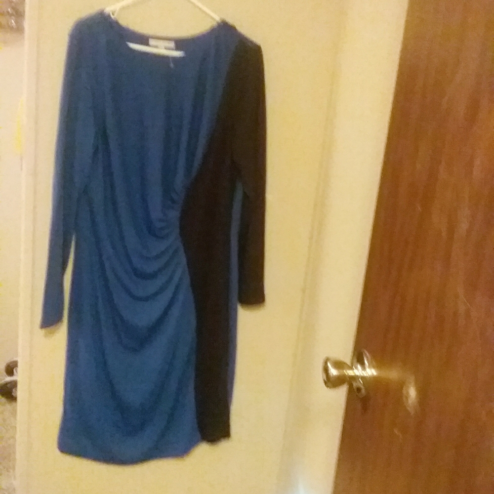A three quarter length sleeve dress